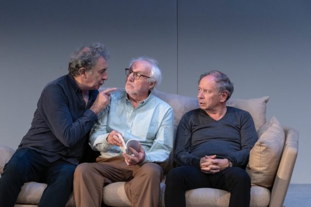 spectacle mis en scène par François Morel, "Art" de Yasmina Reza. Avec François Morel, Olivier Saladin et Olivier Broche.