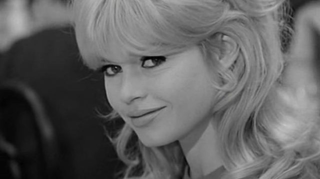 1112917-bardot-premieres-images-du-documentaire-inedit-devoilees-a-l-occasion-des-90-ans-de-brigitte-bardot