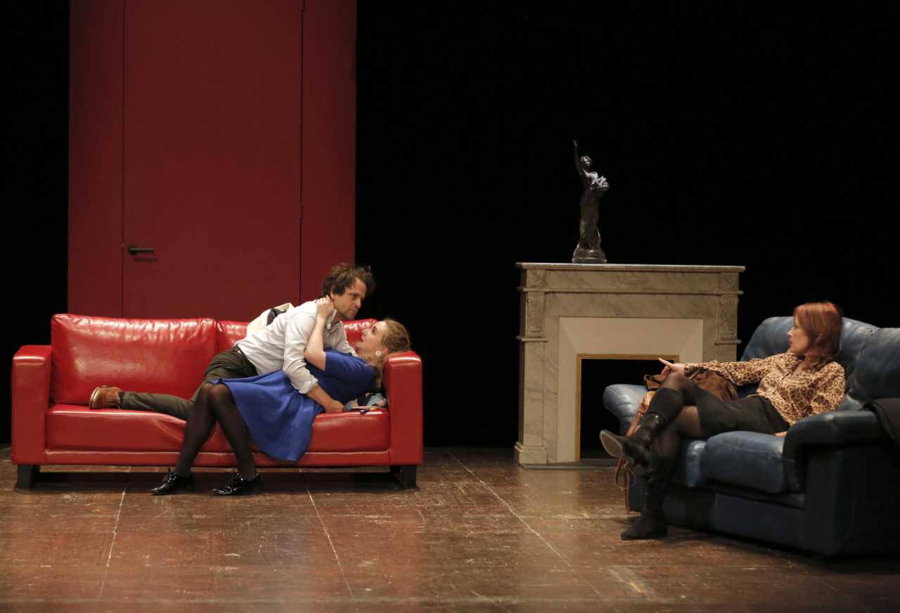 HUIS CLOS de Jean-Paul Sartre, mise en scene de Jean-Louis Benoit  au Theatre de l'atelier a partir du 2 fevrier 2022.Avec: Marianne Basler, Maxime d Aboville, Mathilde Charbonneaux