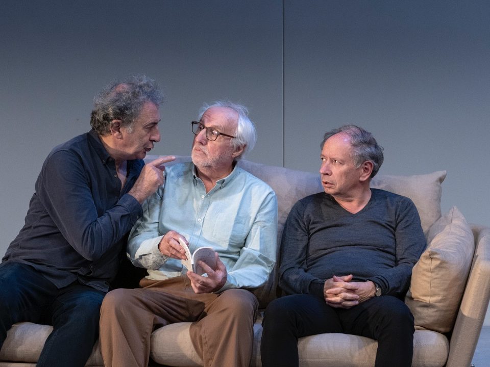 spectacle mis en scène par François Morel, "Art" de Yasmina Reza. Avec François Morel, Olivier Saladin et Olivier Broche.