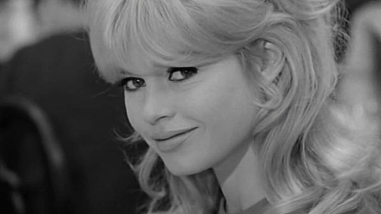 1112917-bardot-premieres-images-du-documentaire-inedit-devoilees-a-l-occasion-des-90-ans-de-brigitte-bardot